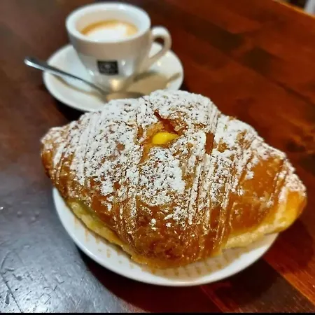 B&B Near Lake Como - Breakfast Included - Close To Train & Bus
