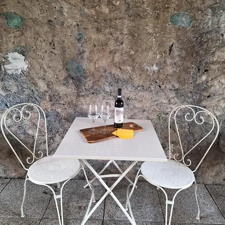 B&B Near Lake Como - Breakfast Included - Close To Train & Bus Inn Valmadrera