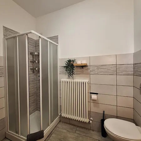 Inn B&B Near Lake Como - Breakfast Included - Close To Train & Bus *